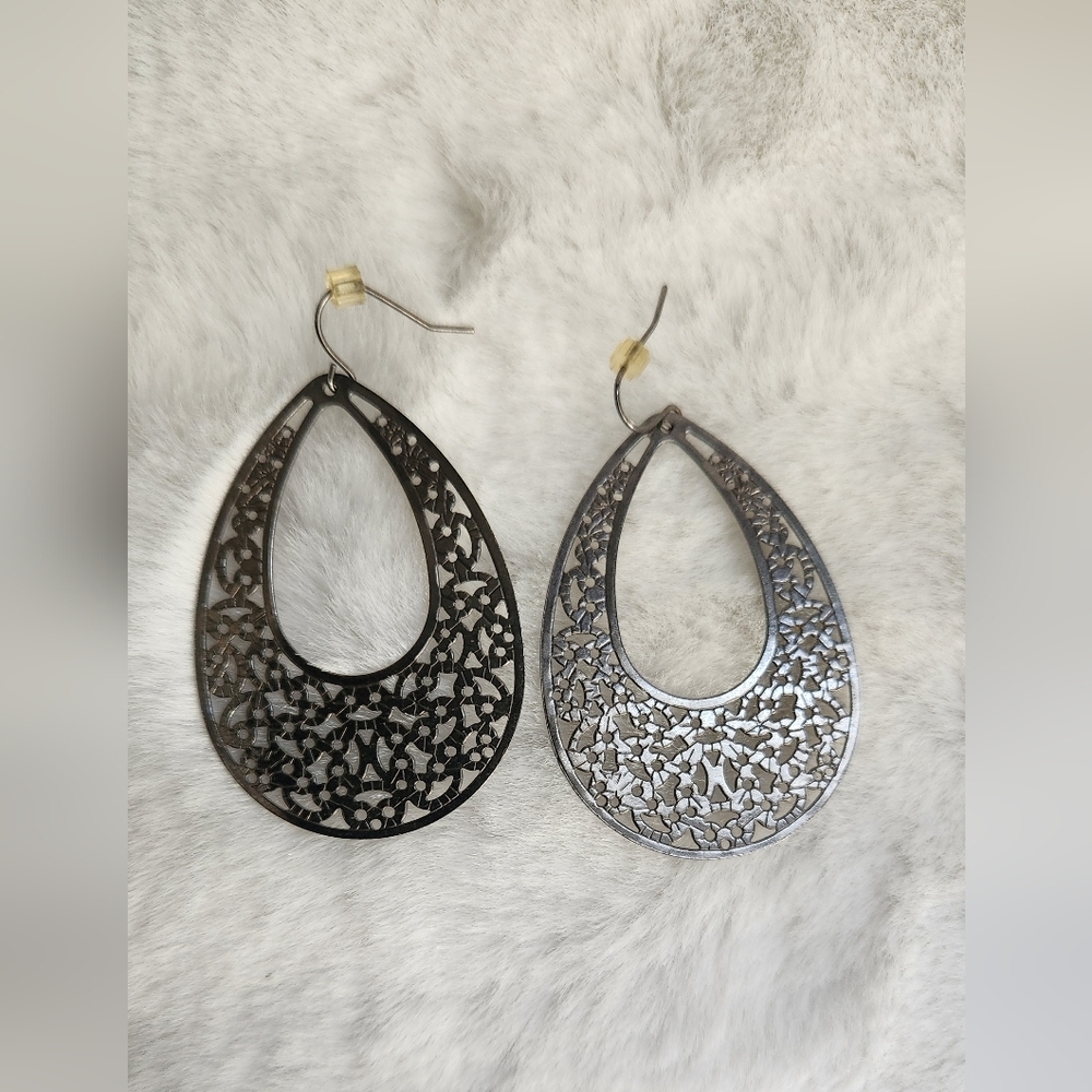 Silver lightweight earrings